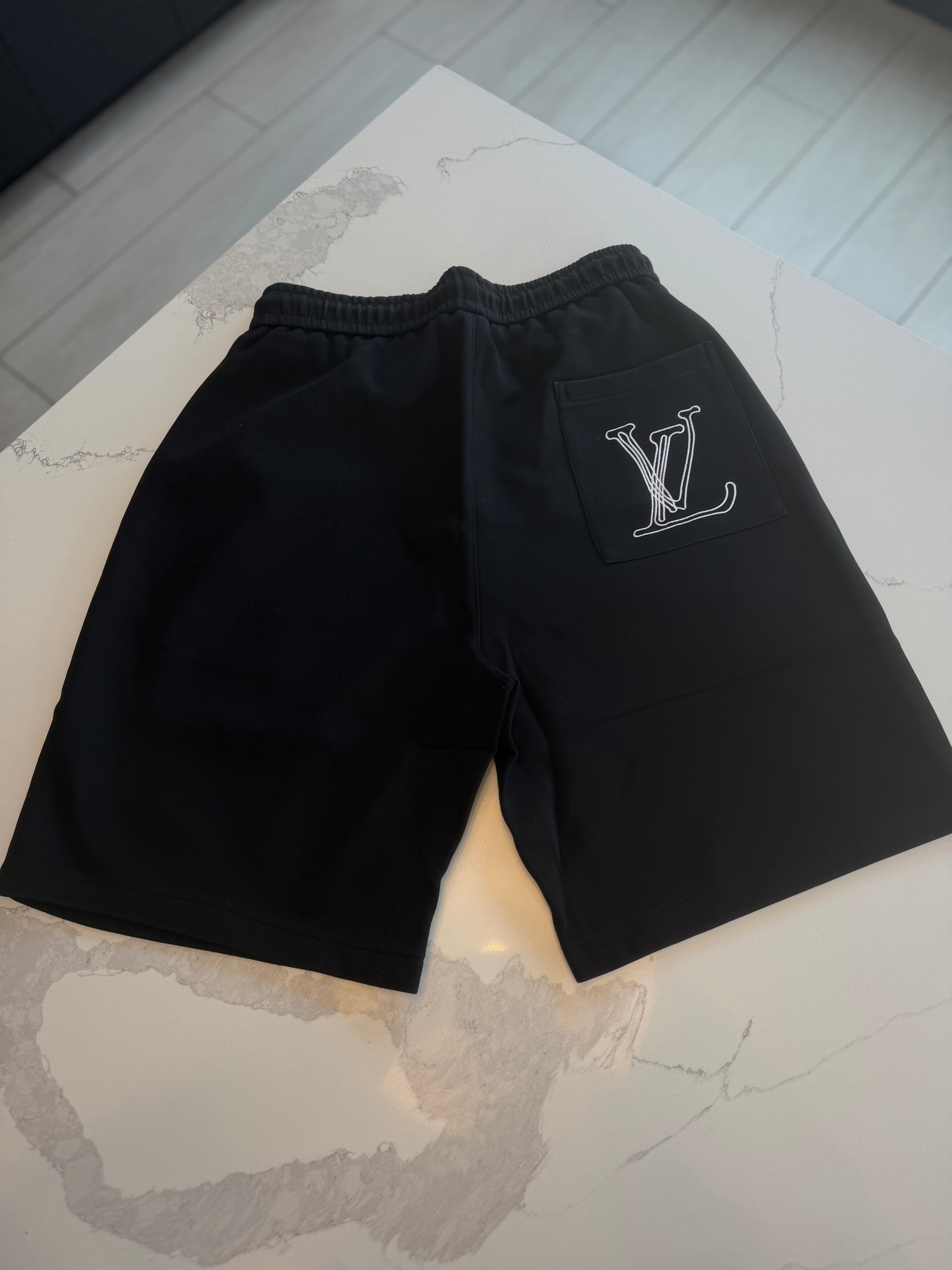 Lv Shorts L,XL