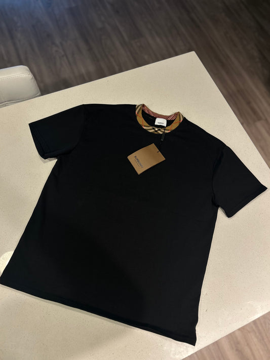 Burberry Textured Colar