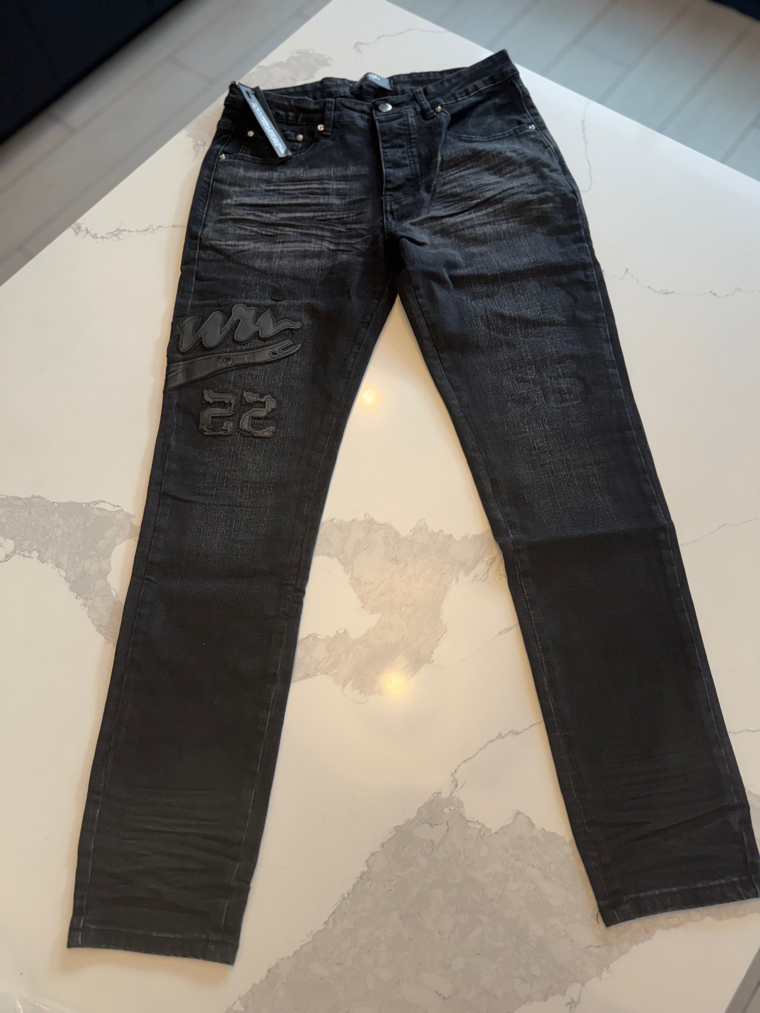 Amiri 32