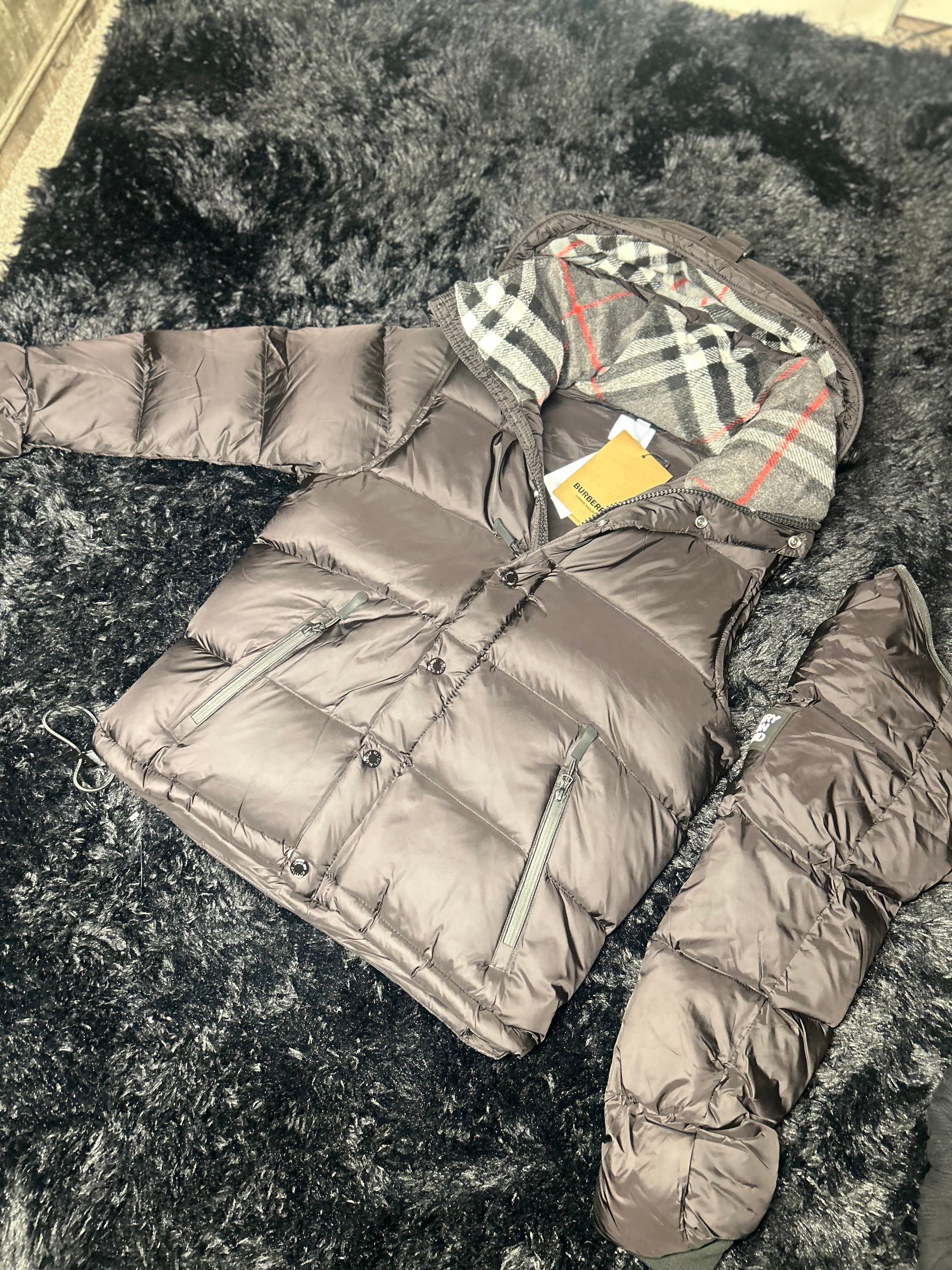 Burberry Coat w removable sleeve